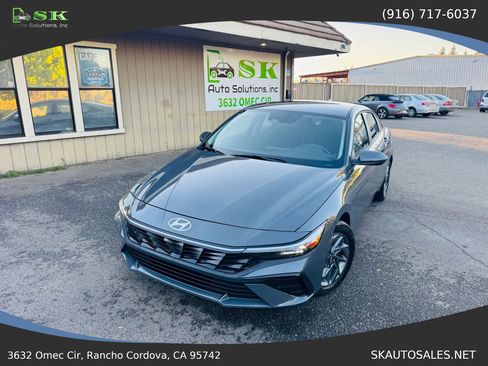 Used 2025 Hyundai Elantra Hybrid FWD image 1