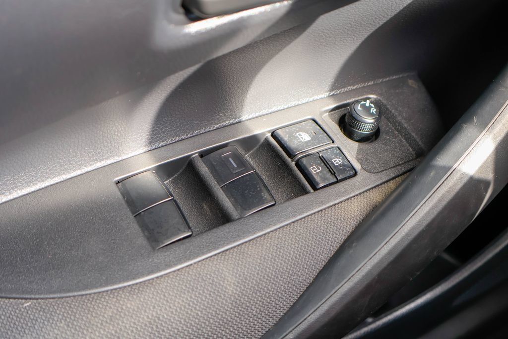 Used 2022 Toyota Corolla LE FWD image 18