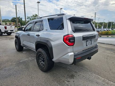 Used 2025 Toyota 4Runner SR5 AWD/4WD image 3