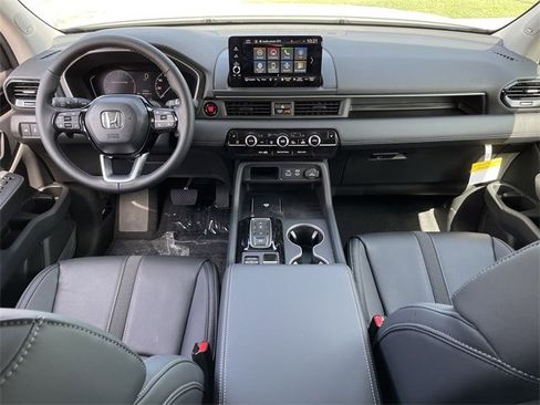 New 2025 Honda Pilot Touring image 10