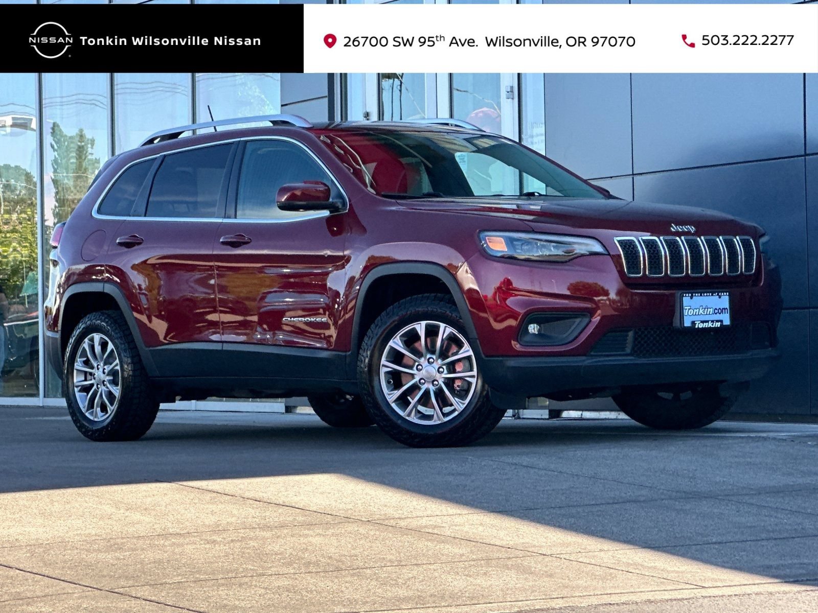 Used 2019 Jeep Cherokee Latitude Plus w/ Cold Weather Group AWD/4WD image 1