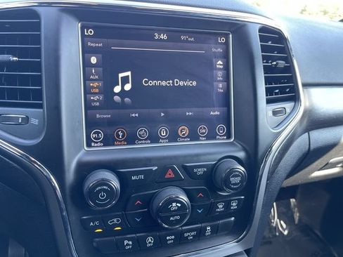 Used 2018 Jeep Grand Cherokee Altitude AWD/4WD image 19