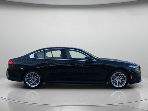 Used 2025 BMW 530i RWD image 39