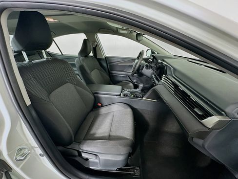 Used 2025 Toyota Camry LE image 32