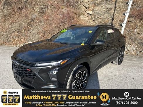 Certified 2024 Chevrolet Trax RS w/ Driver Confidence Package image 1