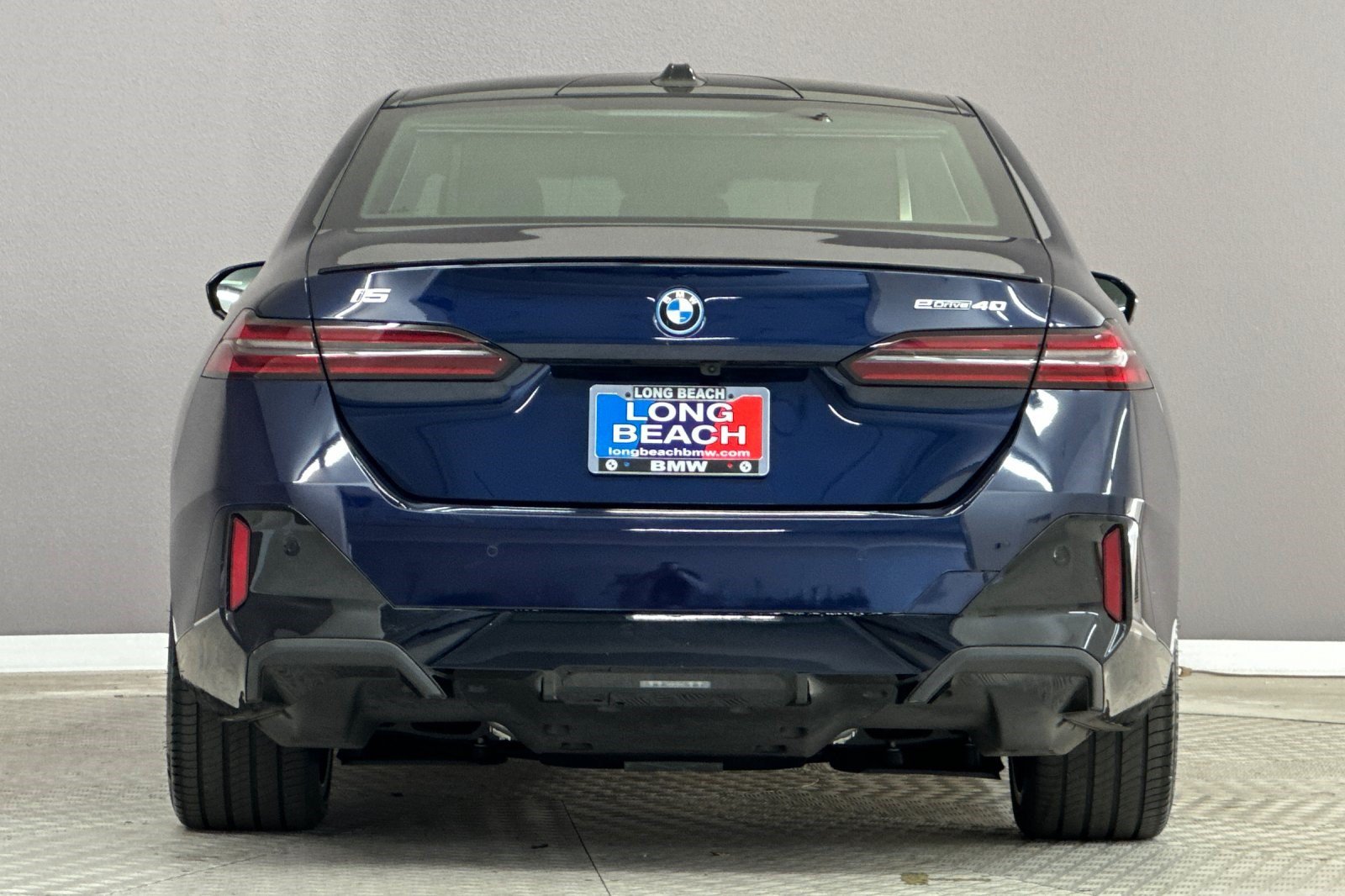 Used 2024 BMW i5 eDrive40i w/ Executive Package RWD image 9