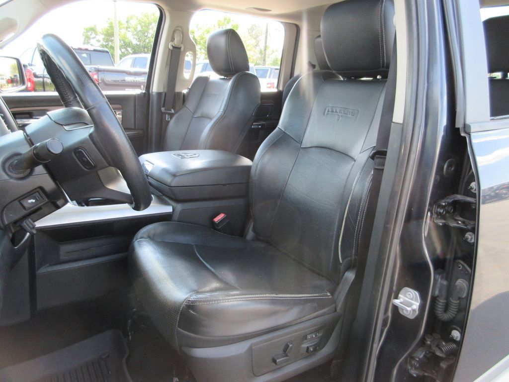 Used 2017 RAM 1500 Laramie w/ Convenience Group AWD/4WD image 24