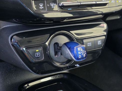 Used 2019 Toyota Prius XLE image 17
