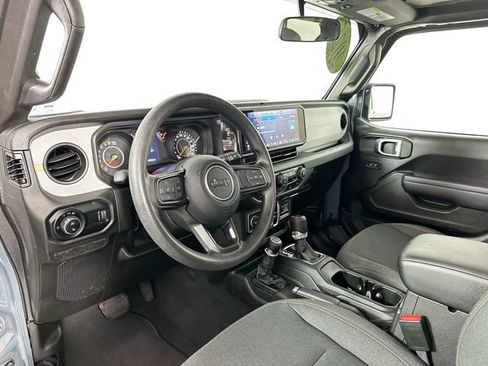 Used 2025 Jeep Gladiator Sport AWD/4WD image 3