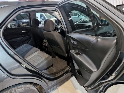 Used 2018 Chevrolet Equinox LT FWD image 24