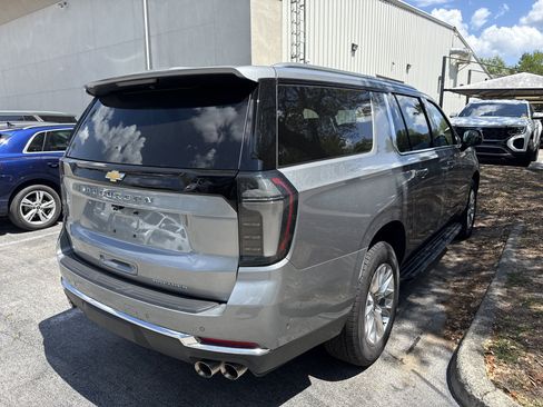 Used 2025 Chevrolet Suburban Premier RWD image 3