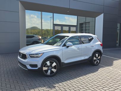 Used 2020 Volvo XC40 T5 Momentum w/ Protection Package Premier
