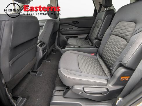 New 2025 Nissan Pathfinder SV w/ SV Premium Package image 21