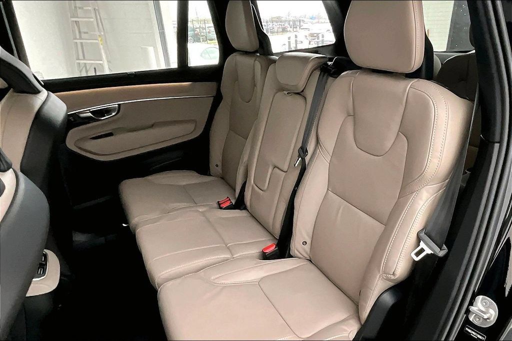 New 2026 Volvo XC90 T8 Plus w/ Protection Package Premier AWD/4WD image 15