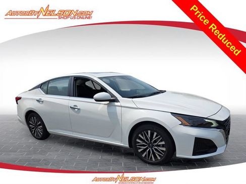 Used 2025 Nissan Altima 2.5 SV w/ SV Premium Package FWD image 1