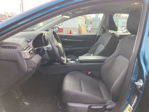 Used 2025 Toyota Camry SE image 11