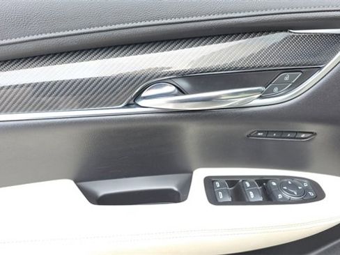 Used 2020 Cadillac XT6 Sport image 14