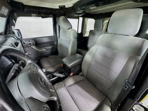 Used 2012 Jeep Wrangler Unlimited Sport w/ Connectivity Group image 18