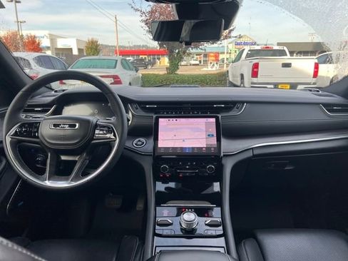 Used 2023 Jeep Grand Cherokee Overland w/ Luxury Tech Group IV image 14