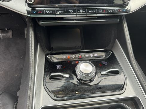 Used 2025 Jeep Wagoneer Series II w/ Convenience Group I AWD/4WD image 15