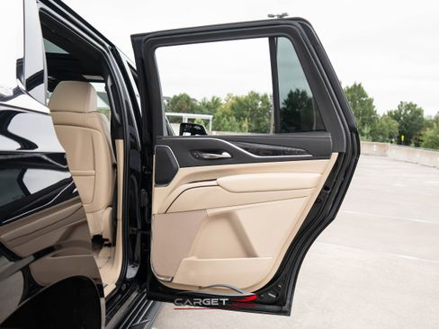 Used 2021 Cadillac Escalade Premium Luxury RWD image 48