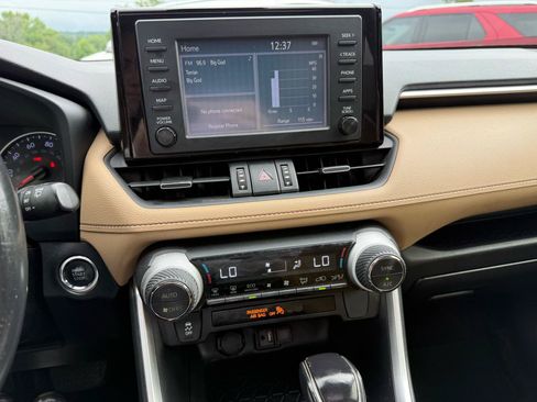 Used 2019 Toyota RAV4 XLE Premium FWD image 33