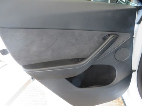 Used 2024 Tesla Model Y Long Range AWD/4WD image 18