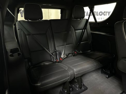 Used 2025 Chevrolet Suburban Premier AWD/4WD image 22