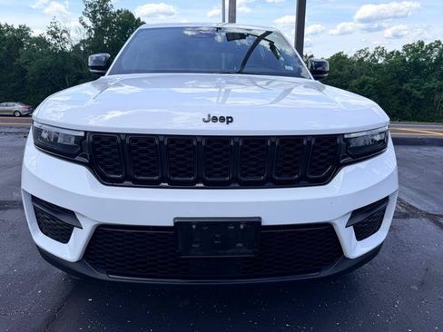 Used 2023 Jeep Grand Cherokee Altitude AWD/4WD image 15