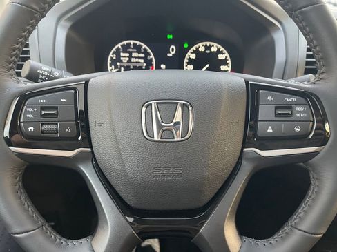 Certified 2025 Honda Odyssey Touring image 8