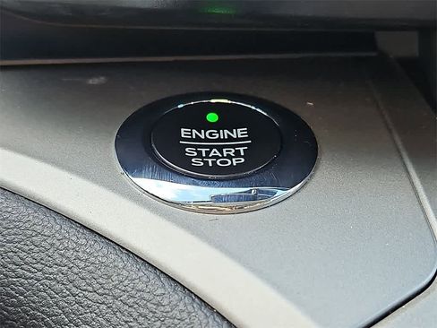 Used 2021 Ford Explorer XLT w/ Equipment Group 202A image 18