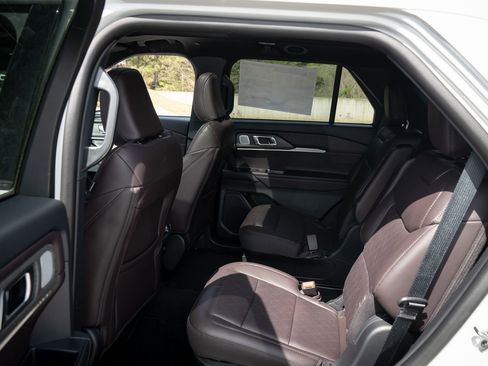 New 2026 Ford Explorer Platinum image 31