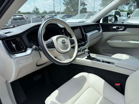 Used 2018 Volvo XC60 T5 Momentum w/ Convenience Package AWD/4WD image 12