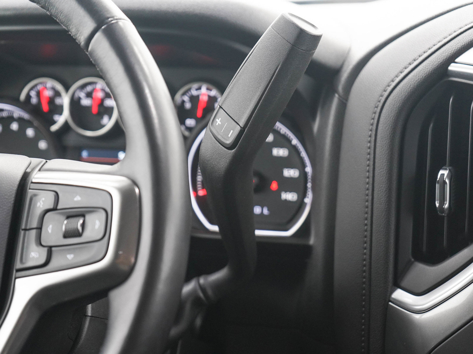 Used 2020 Chevrolet Silverado 1500 LT w/ All-Star Edition AWD/4WD image 17
