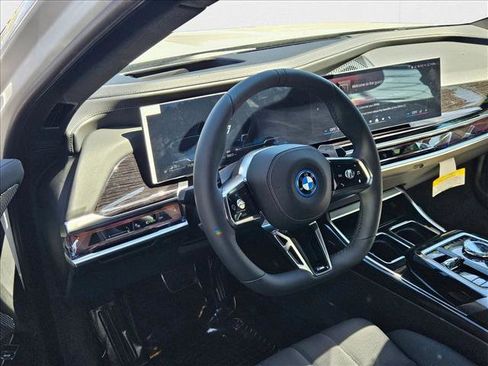 Used 2026 BMW 750e xDrive w/ Premium Package image 3