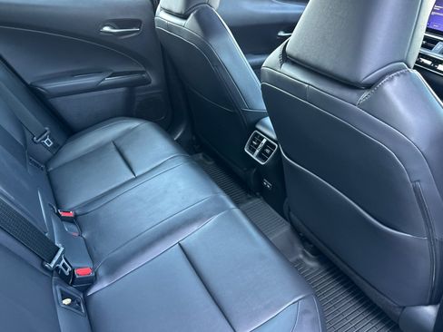Certified 2025 Lexus UX 300h FWD w/ Accessory Package (Z2) image 33