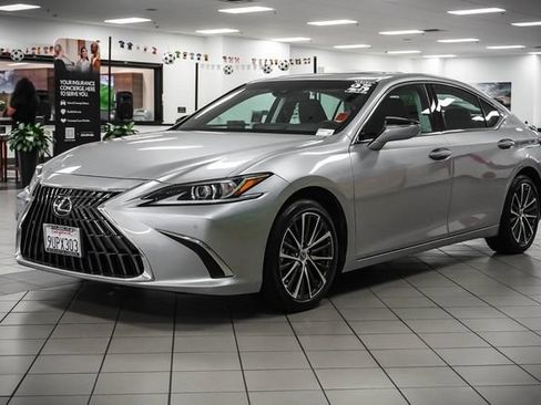 Used 2025 Lexus ES 300h w/ Premium Package FWD image 3