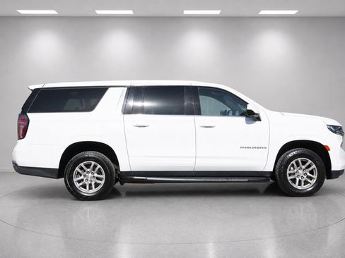 Used 2024 Chevrolet Suburban LT AWD/4WD image 2