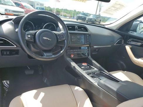 Used 2018 Jaguar F-PACE Premium AWD/4WD image 10