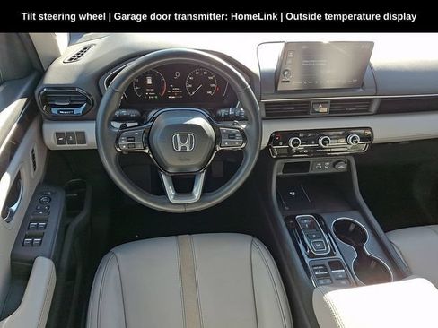 Used 2025 Honda Pilot Touring image 21