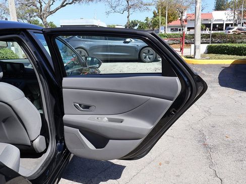 Used 2021 Hyundai Elantra SE image 22