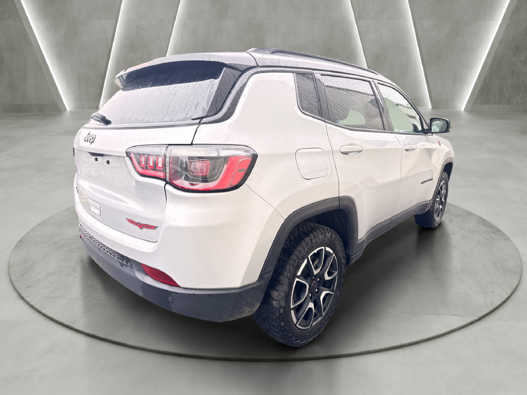 Used 2025 Jeep Compass Trailhawk AWD/4WD image 7
