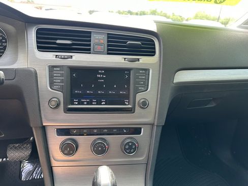 Used 2017 Volkswagen Golf SE FWD image 15