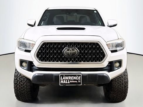 Used 2018 Toyota Tacoma TRD Sport AWD/4WD image 2