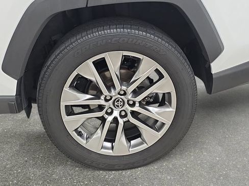 Certified 2020 Toyota RAV4 XLE Premium AWD/4WD image 30
