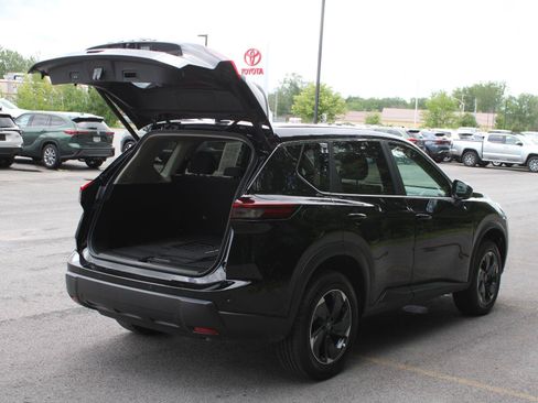 Used 2026 Nissan Rogue SV AWD/4WD image 7