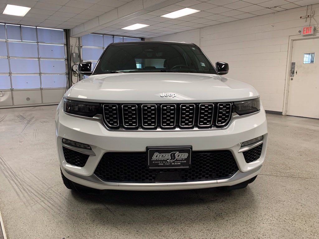 Used 2023 Jeep Grand Cherokee Summit w/ Advanced Protech Group IV AWD/4WD image 2