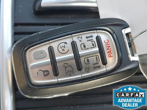 Used 2022 Chrysler Pacifica Touring-L image 41