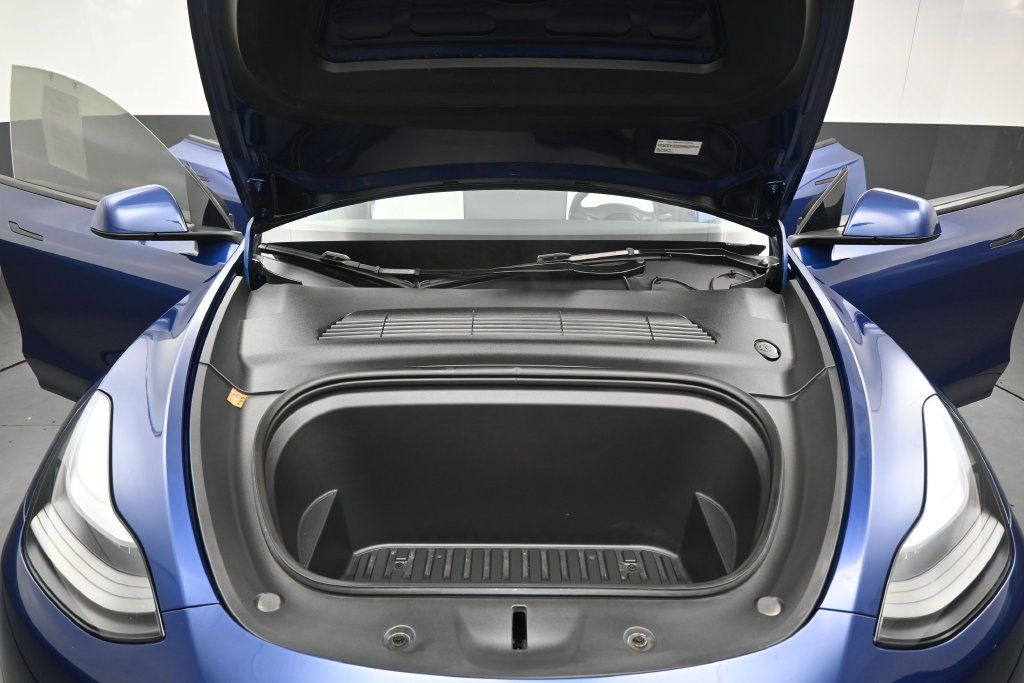 Used 2024 Tesla Model Y 2WD image 33