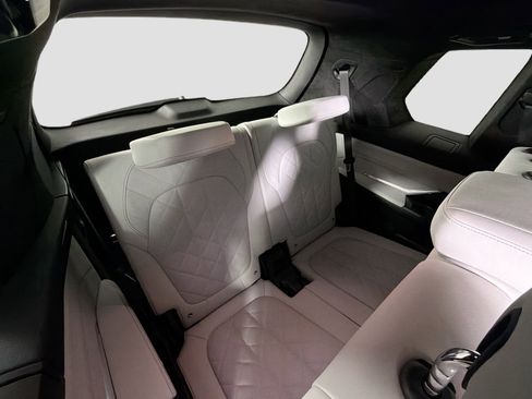 Certified 2023 BMW X7 xDrive40i w/ Premium Package image 27